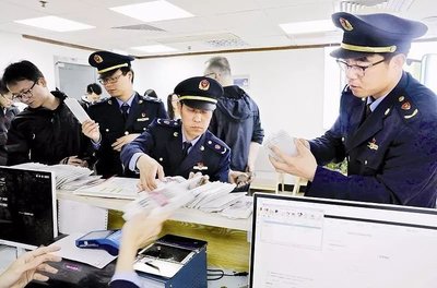 假华为维修店设连环陷阱:官网客服电话维修店都山寨