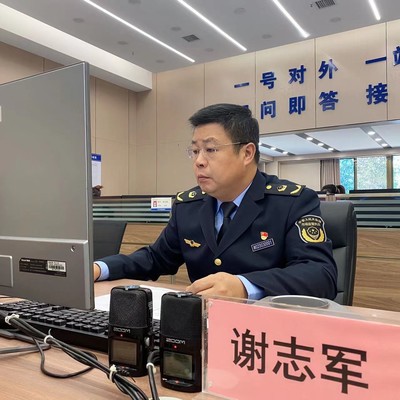 株洲市市场监督管理局局长接听市长热线,现场交办市民反映问题