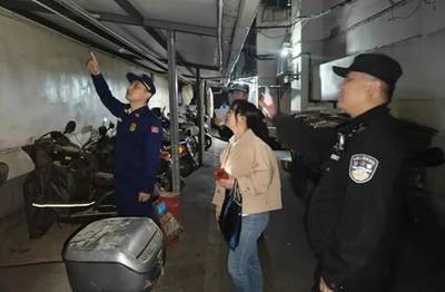 小区电动自行车自燃引起火情,罪魁祸首是…