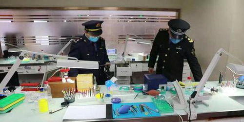 北京东城区市场监管局连夜对曝光修表店展开检查